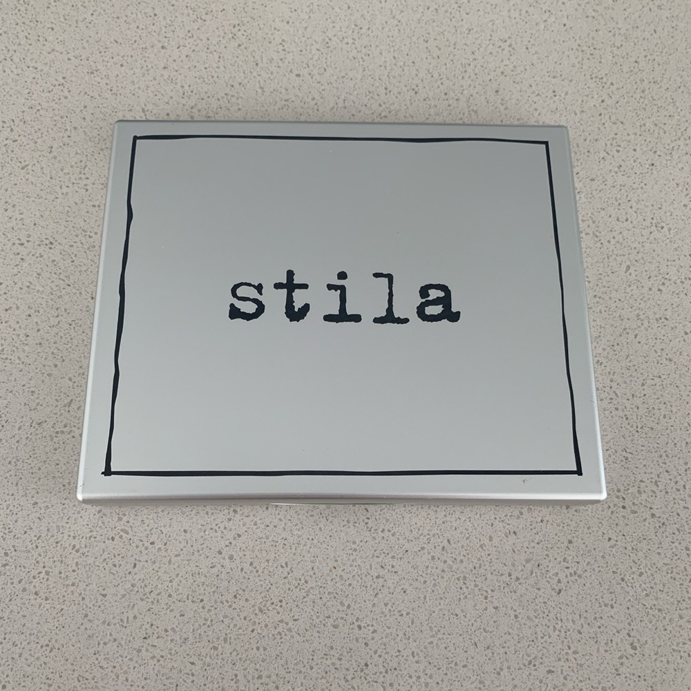 Stila 6-Pan Eyeshadow Refillable Compact